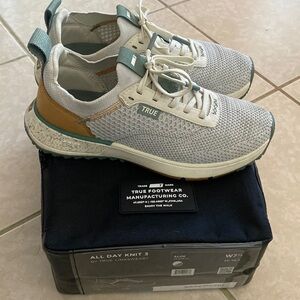 Womens true footwear